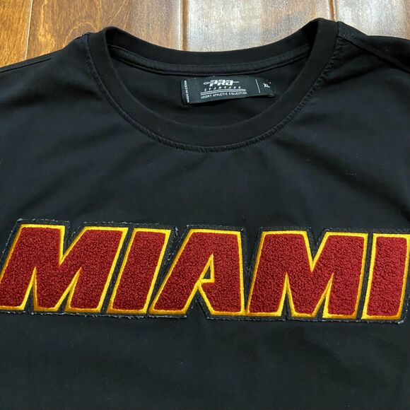 Pro Standard NBA Miami Heat Chenille Logo Embroidered Tee Black Men's Size XL - Picture 2 of 9